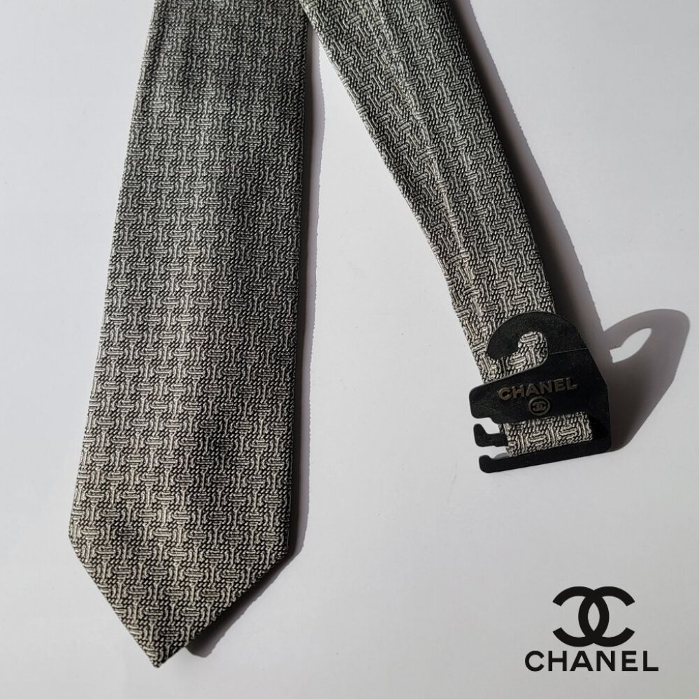 CHANEL Men's Vintage Tie 100% Silk Made in Italy Grey with black pattern